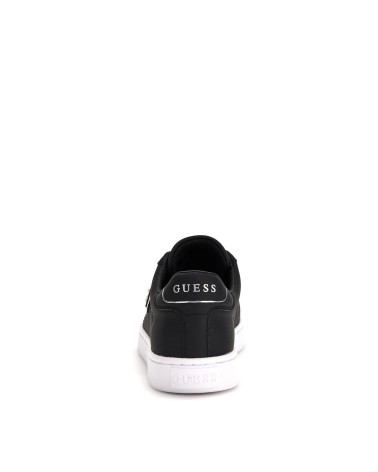 Compra zapatillas Guess Jazlie negras para mujer en línea.